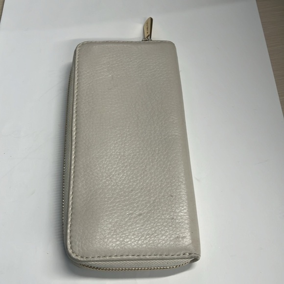 Michael Kors Beige Pebbled Leather Clutch Zip Around Wallet - Picture 4 of 8